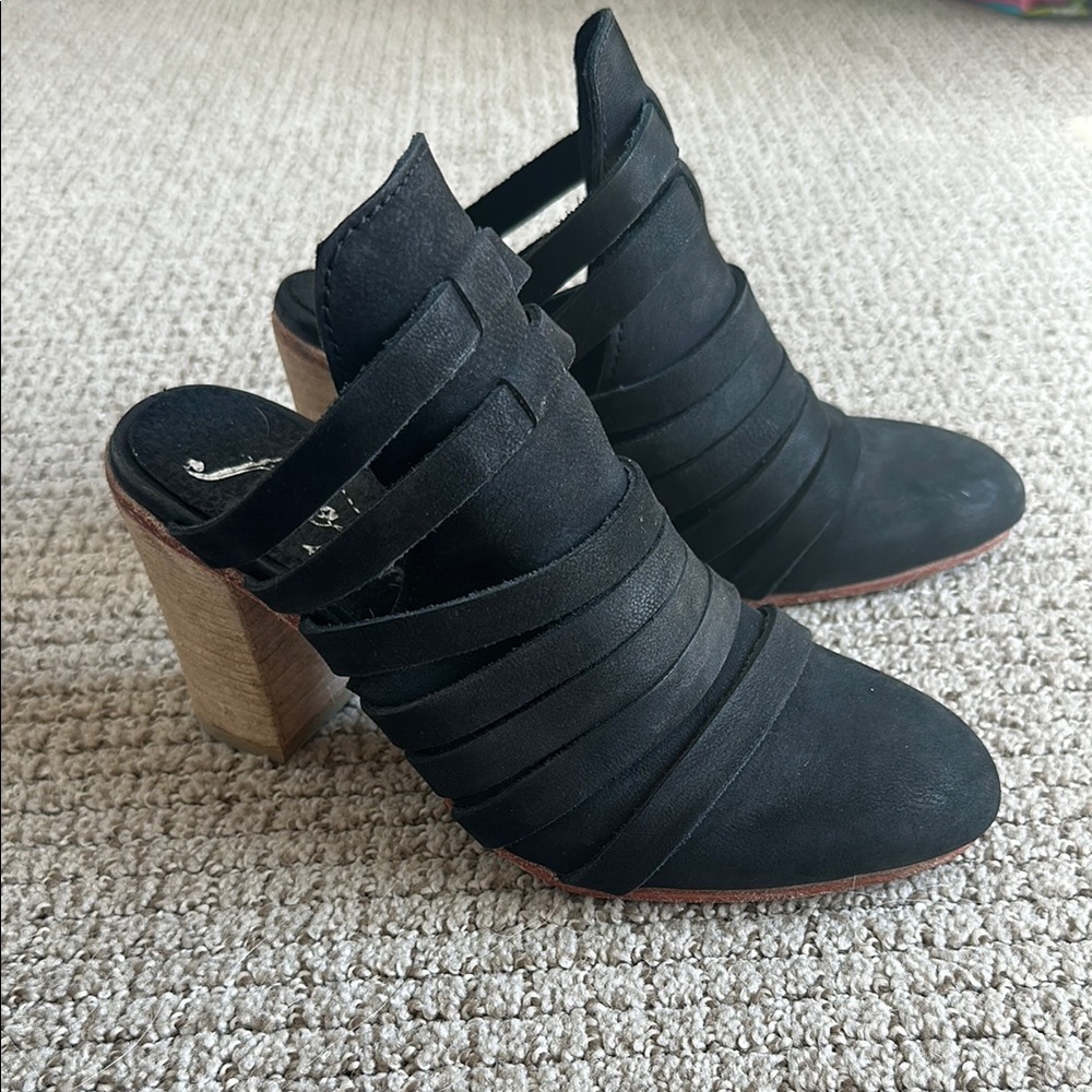 Free People genuine leather black strappy wood heeled Byron Myles!